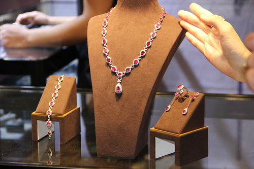 第34屆成都珠寶首飾展覽會暨工藝品展火爆開幕，璀璨盛宴引領珠寶新風尚